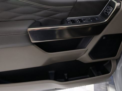 Used 2025 Ford F450 Platinum w/ Platinum Plus Package image 15