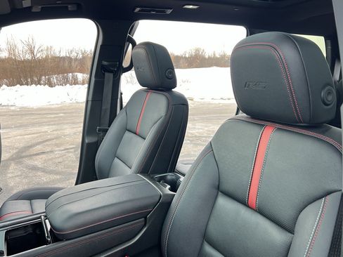 Used 2024 Chevrolet Traverse RS image 19