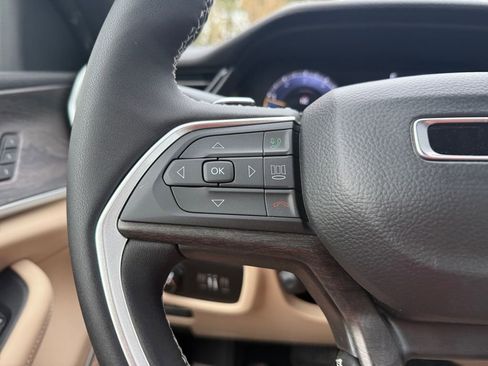 New 2026 Jeep Grand Cherokee Limited w/ Luxury Tech Group II RWD image 22