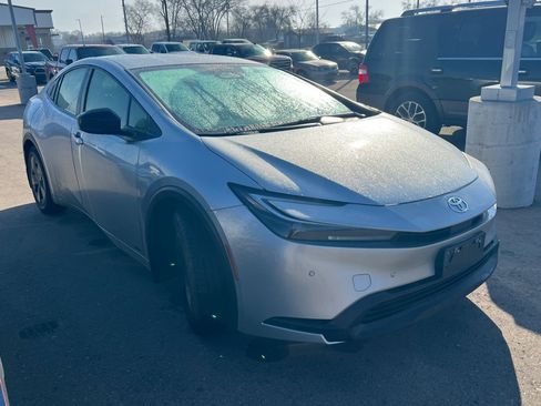 Used 2024 Toyota Prius LE image 2