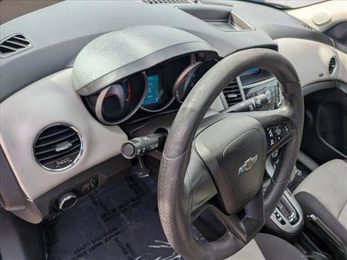 Used 2014 Chevrolet Cruze LS image 10