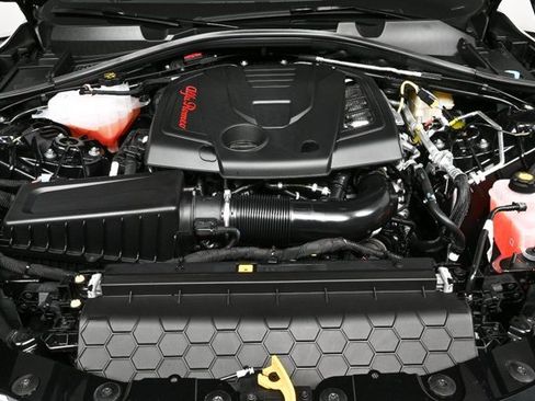 New 2025 Alfa Romeo Giulia w/ Driving Assist Package image 35