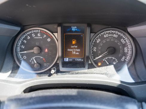 Used 2022 Toyota Tacoma TRD Off-Road AWD/4WD image 20