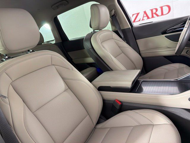 Used 2025 Lincoln Nautilus Premier AWD/4WD image 32