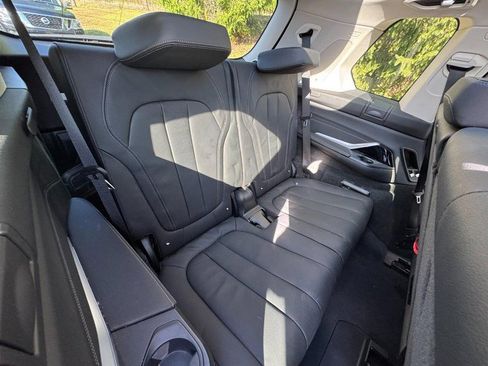 Used 2022 BMW X7 xDrive40i w/ Premium Package image 12