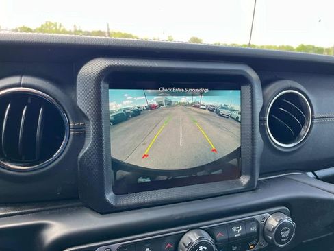 Certified 2022 Jeep Wrangler Unlimited Sahara image 18