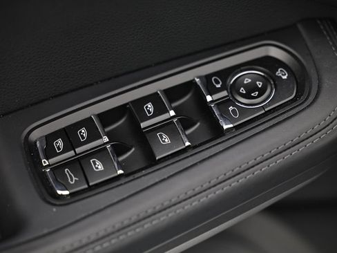 Certified 2026 Porsche Macan AWD/4WD image 22