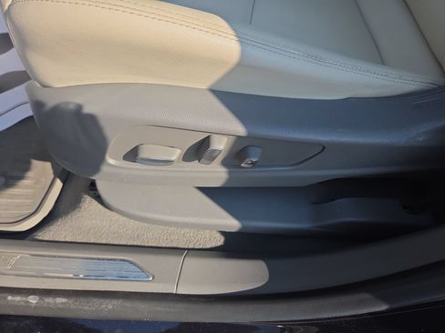 Used 2021 Cadillac XT5 Premium Luxury FWD image 15