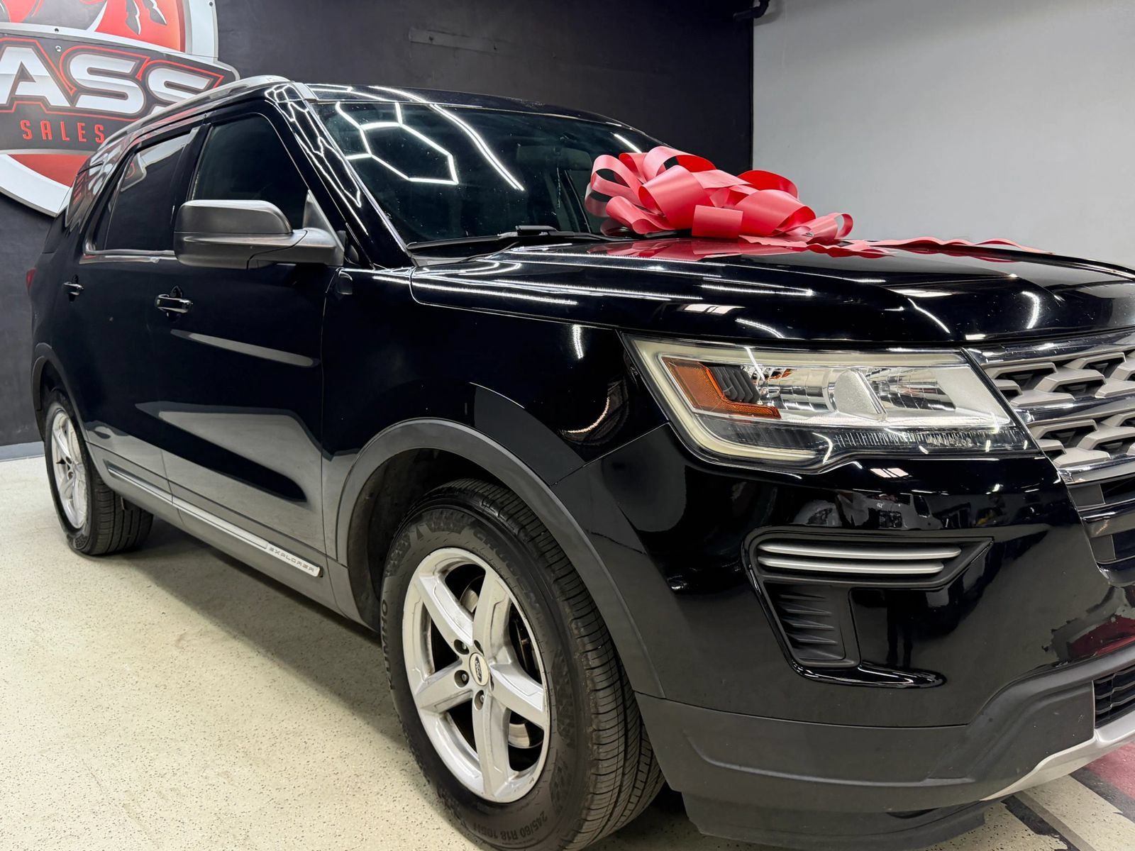 Used 2018 Ford Explorer XLT FWD image 5
