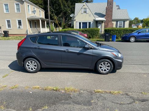 Used 2013 Hyundai Accent GS image 4