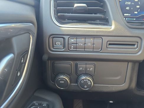 Used 2024 Chevrolet Tahoe Premier image 25