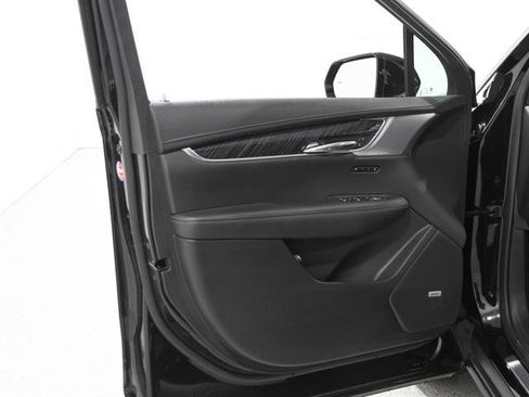 Certified 2022 Cadillac XT6 Premium Luxury image 4