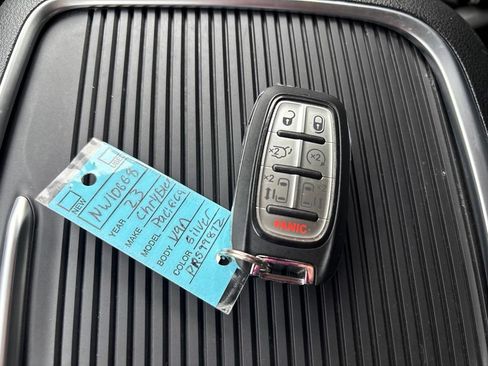 Used 2023 Chrysler Pacifica Limited AWD/4WD image 42