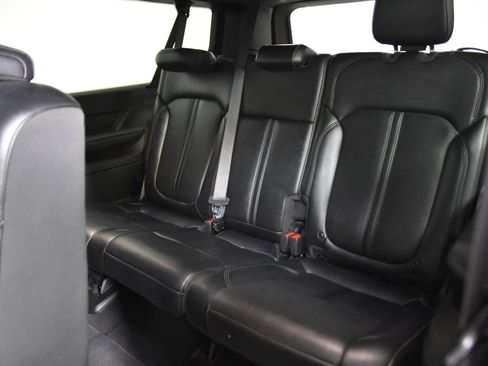Used 2024 Jeep Wagoneer L Series II RWD image 38