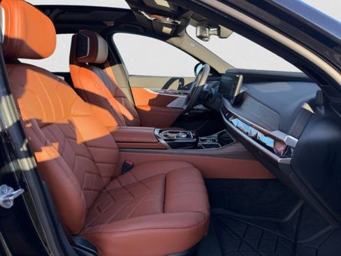 Used 2023 BMW i7 xDrive60 w/ Executive Package 2 image 20