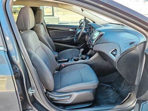 Used 2018 Chevrolet Cruze LT w/ Convenience Package image 20