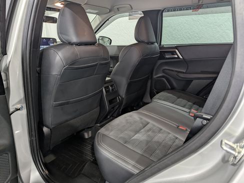 Used 2023 Mitsubishi Outlander SE AWD/4WD image 10