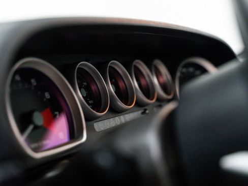 Used 2006 Ford GT RWD image 98