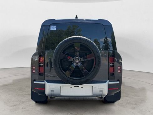 Used 2024 Land Rover Defender 130 S image 5