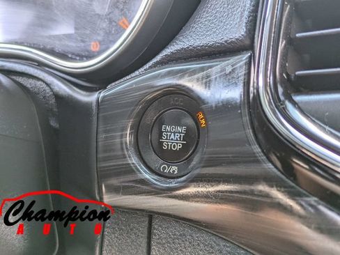 Used 2019 Jeep Grand Cherokee Altitude RWD image 32