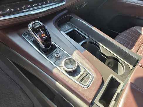 Used 2021 Cadillac Escalade Premium Luxury Platinum AWD/4WD image 32