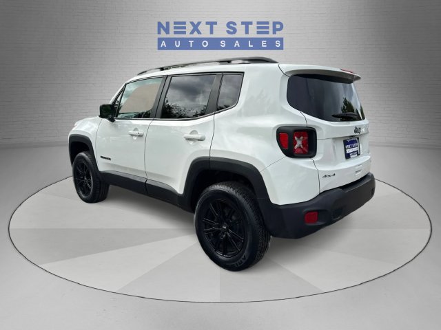 Used 2021 Jeep Renegade Latitude AWD/4WD image 5