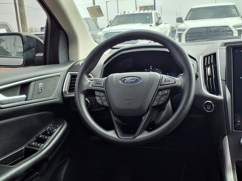 Certified 2022 Ford Edge SE w/ Black Appearance Package image 16