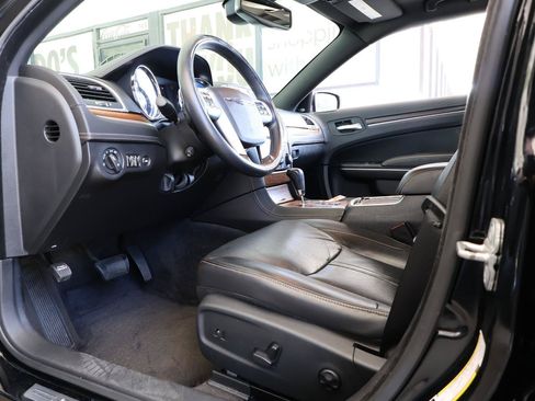 Used 2012 Chrysler 300 C Luxury Series RWD image 37