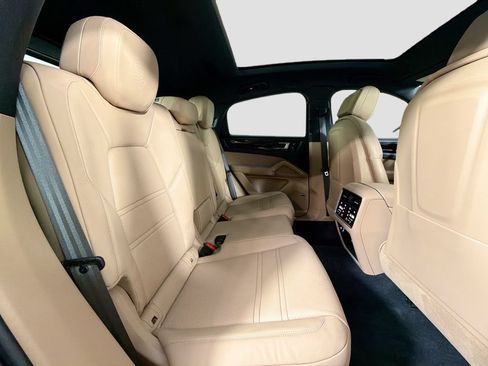 Used 2023 Porsche Cayenne Platinum Edition AWD/4WD image 29