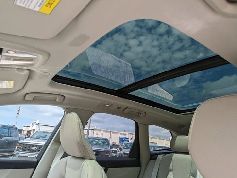 New 2025 Volvo XC60 T8 Plus w/ Protection Package Premier image 19