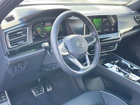 Used 2025 Volkswagen Atlas Cross Sport SEL Premium R-Line image 9