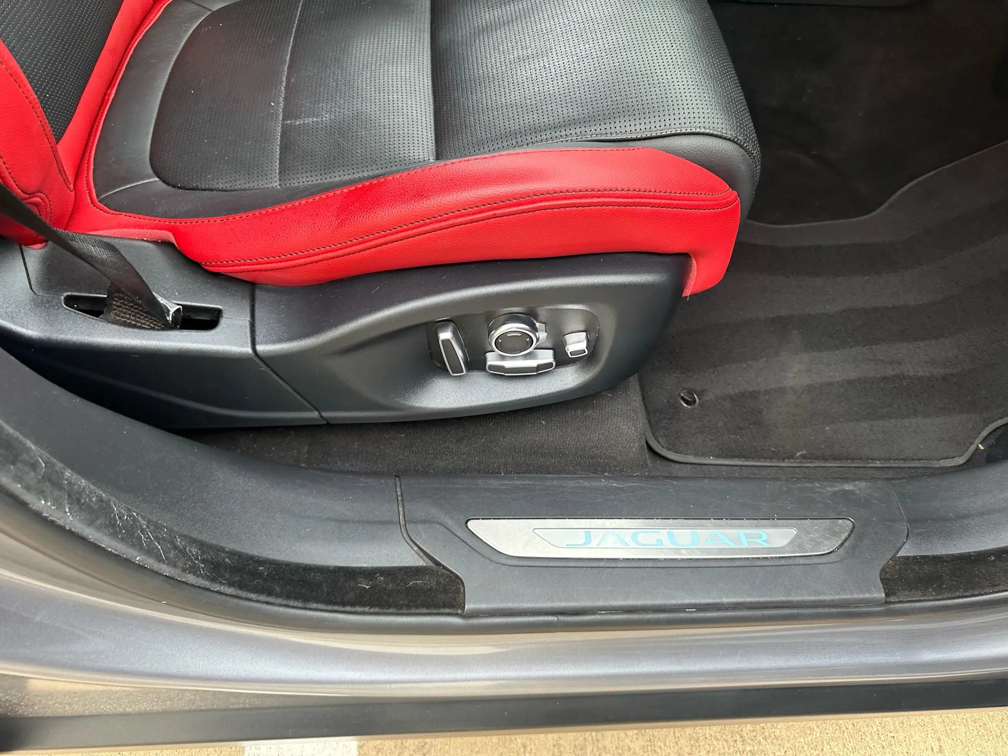 Used 2020 Jaguar F-PACE S AWD/4WD image 24