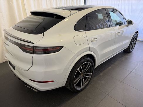 Certified 2023 Porsche Cayenne Turbo image 9