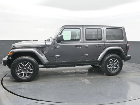 Used 2025 Jeep Wrangler Unlimited Sahara AWD/4WD image 5