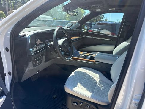 Used 2025 Cadillac Escalade Sport Platinum AWD/4WD image 8