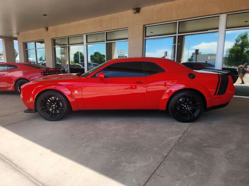 Used 2021 Dodge Challenger R/T Scat Pack RWD image 2
