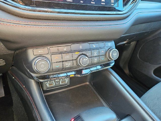 Used 2025 Dodge Durango GT AWD/4WD image 11