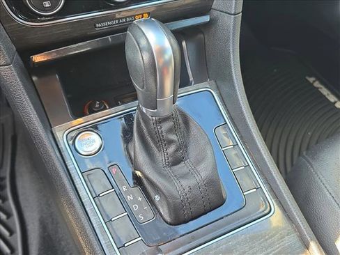 Used 2017 Volkswagen Passat 1.8T SE w/ SE Lighting Package image 13