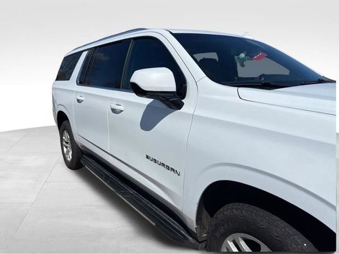 Used 2023 Chevrolet Suburban LT AWD/4WD image 2