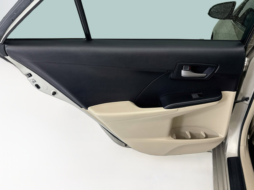 Used 2014 Toyota Camry LE FWD image 23
