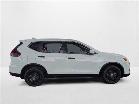 Used 2018 Nissan Rogue S image 4
