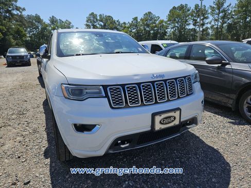 Used 2020 Jeep Grand Cherokee Overland AWD/4WD image 4