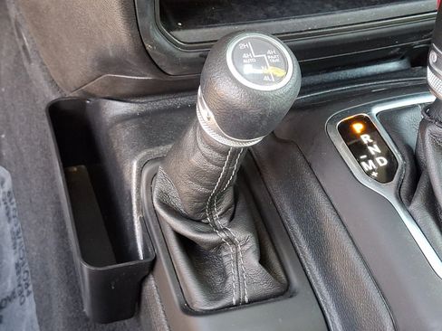 Used 2024 Jeep Wrangler Unlimited w/ Convenience Group AWD/4WD image 20