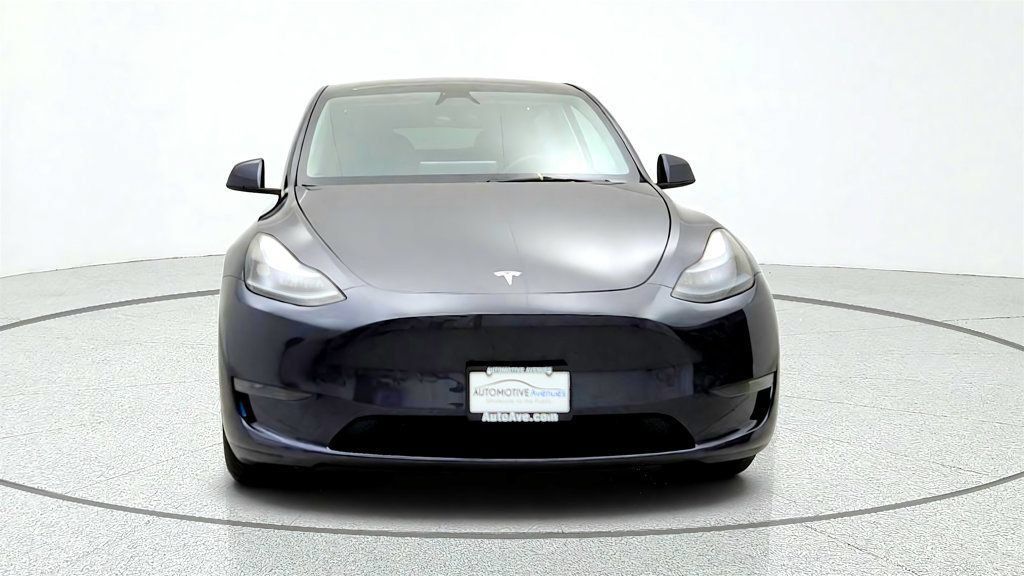 Used 2025 Tesla Model Y Long Range RWD image 2