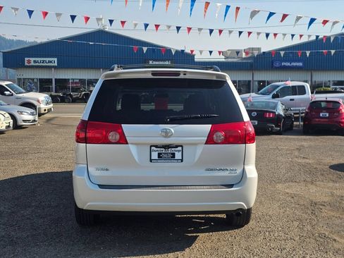 Used 2006 Toyota Sienna XLE w/ XLE Pkg 9 AWD/4WD image 6