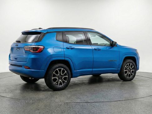 Used 2025 Jeep Compass Trailhawk AWD/4WD image 9