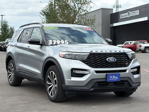Used 2023 Ford Explorer ST AWD/4WD image 3