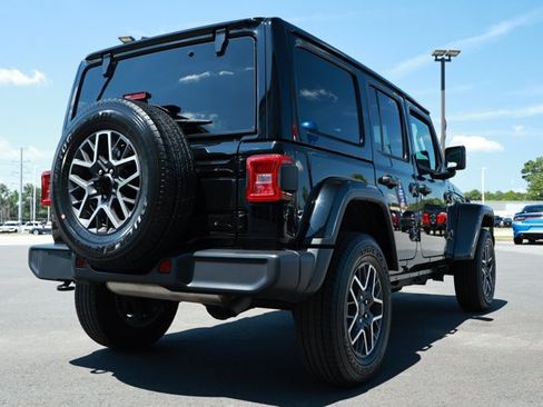 Used 2025 Jeep Wrangler Unlimited Sahara AWD/4WD image 6