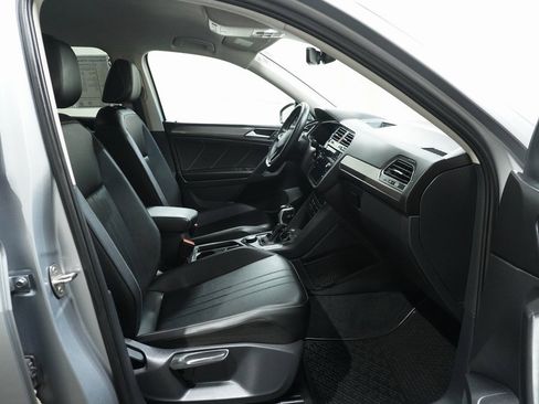 Used 2023 Volkswagen Tiguan SE image 9