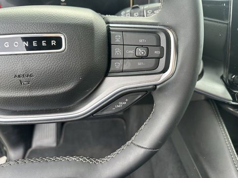 Used 2023 Jeep Wagoneer Series II image 6